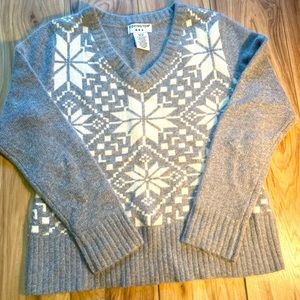 COVINGTON- Grey/ White Fair Isle v neck- Small